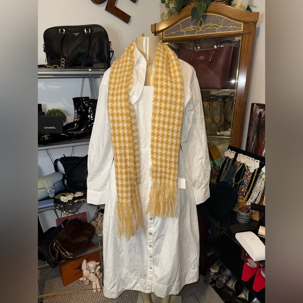 😍Vintage Cristina Chiti Made in Italy houndstooth scarf with fringe ends